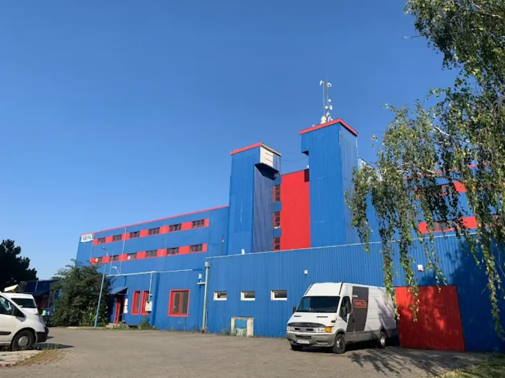 Hlavná budova areálu Cargo Centrum v Pezinku