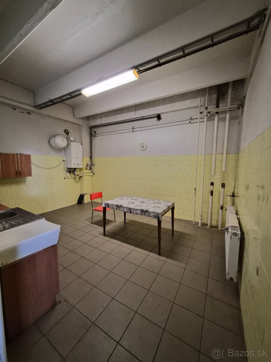 VÝROBNÁ HALA — fotka 5