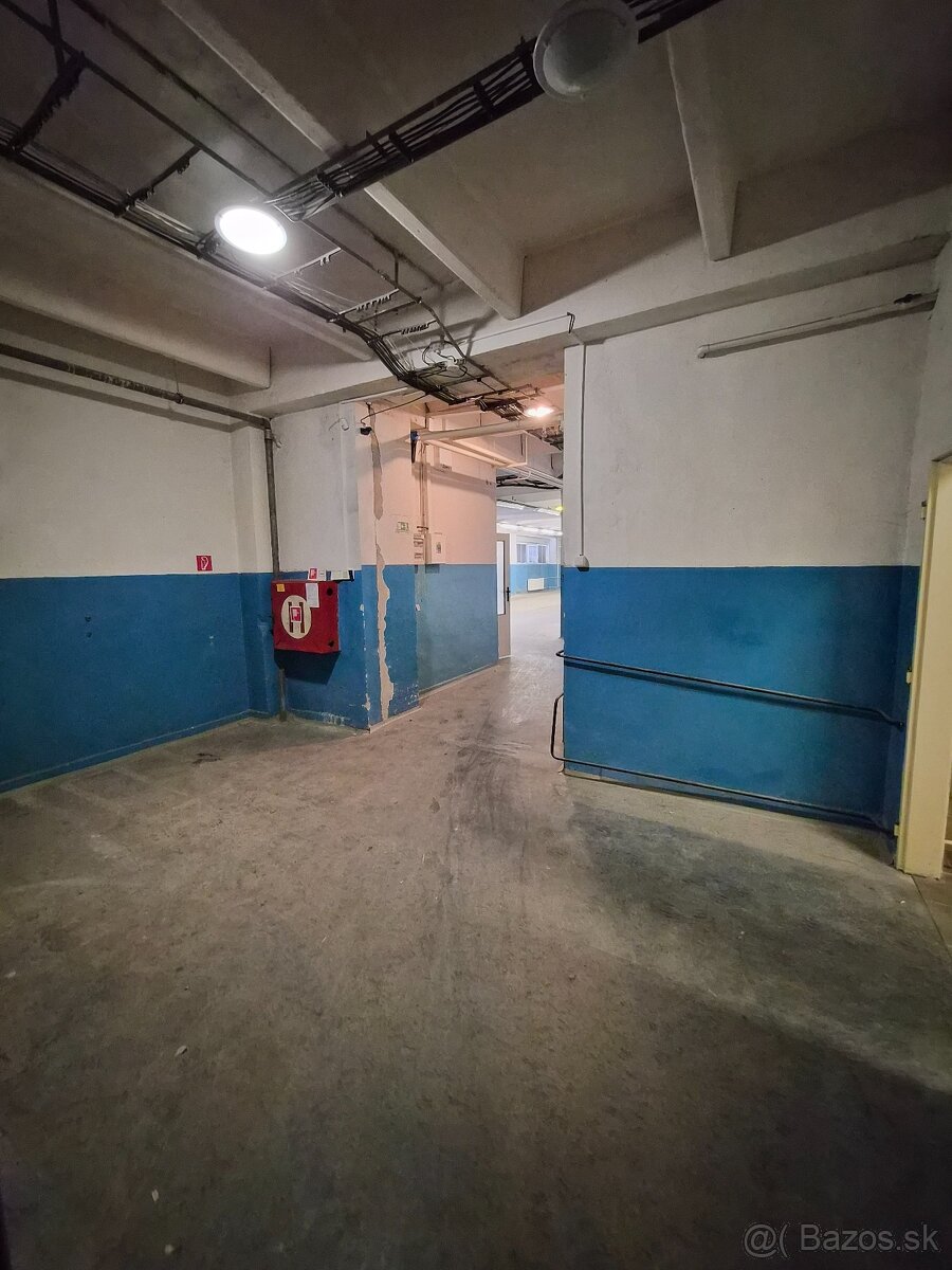 VÝROBNÁ HALA — Cargo Centrum Pezinok